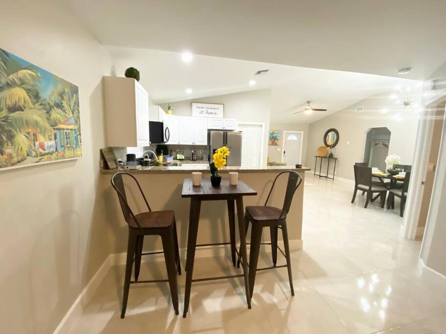 Spacious Home Near Downtown & The Beach Делрей Бийч Екстериор снимка